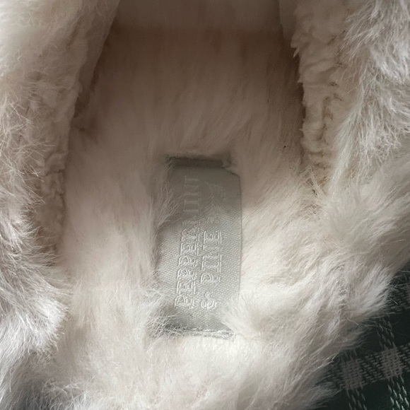 NWT-Slippers and Shea Butter Foot Lotion Gift Set - Picture 4 of 7